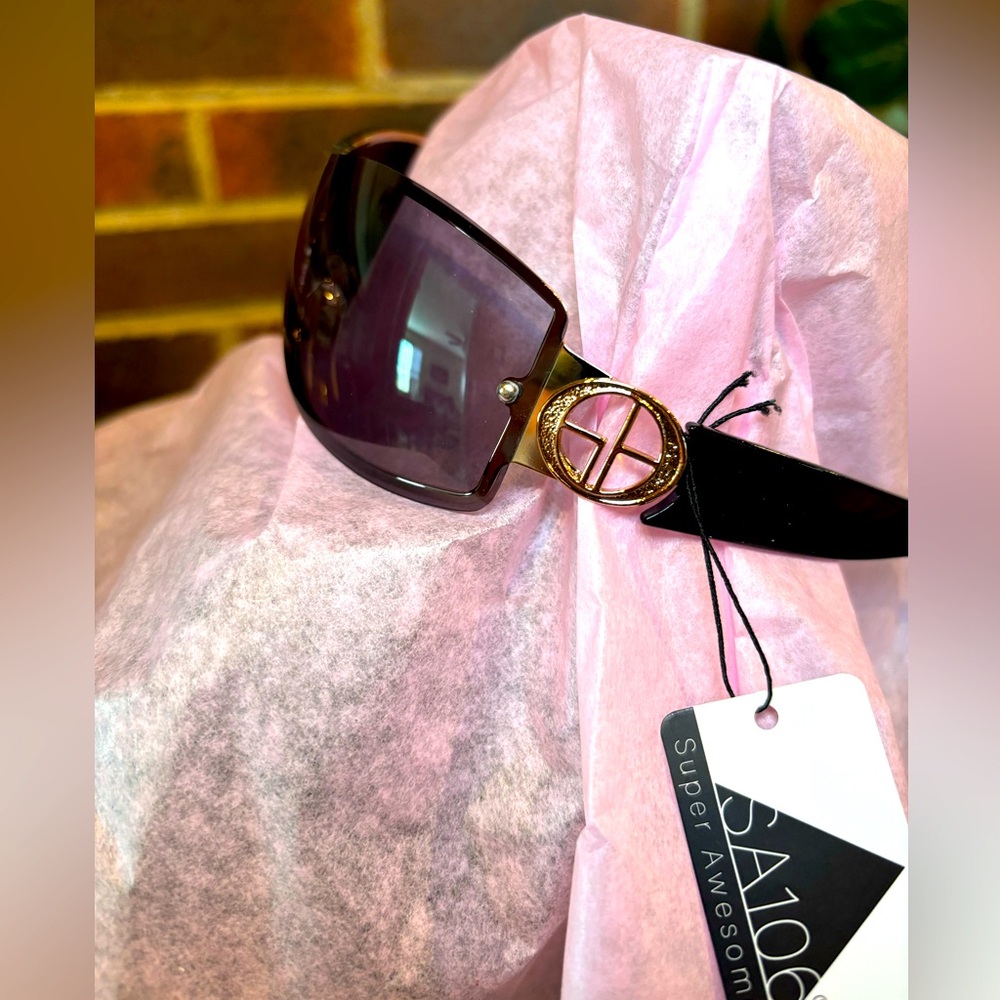 Super awesome 106 women’s elegant rimless shield wrap sunglasses new with tags